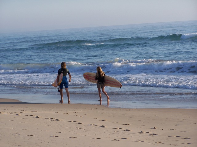 Surfers Algarve portugal