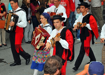 Algarve festival street musicians