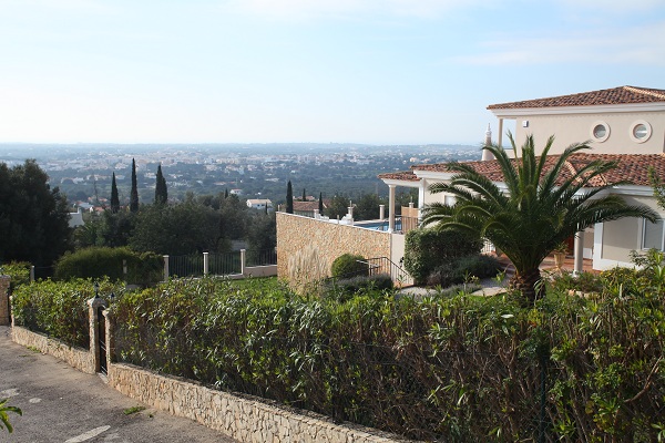 Almancil villa and views